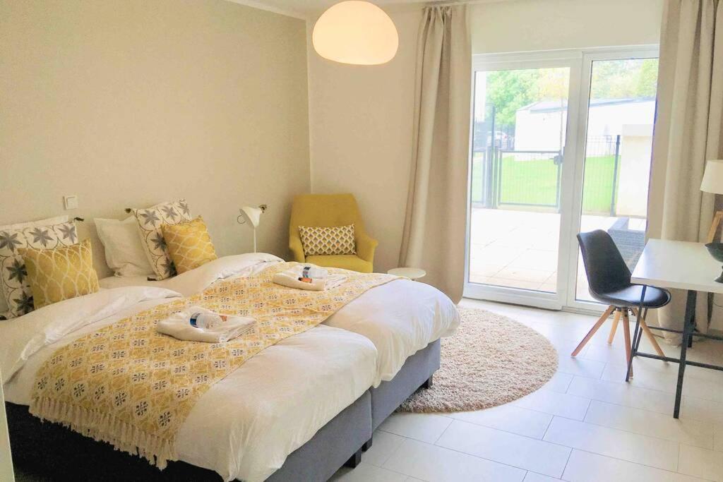 Large Family Retro Flat In City Center- Large Terrace & Garden View, Free Parking Luxemburg Exteriör bild