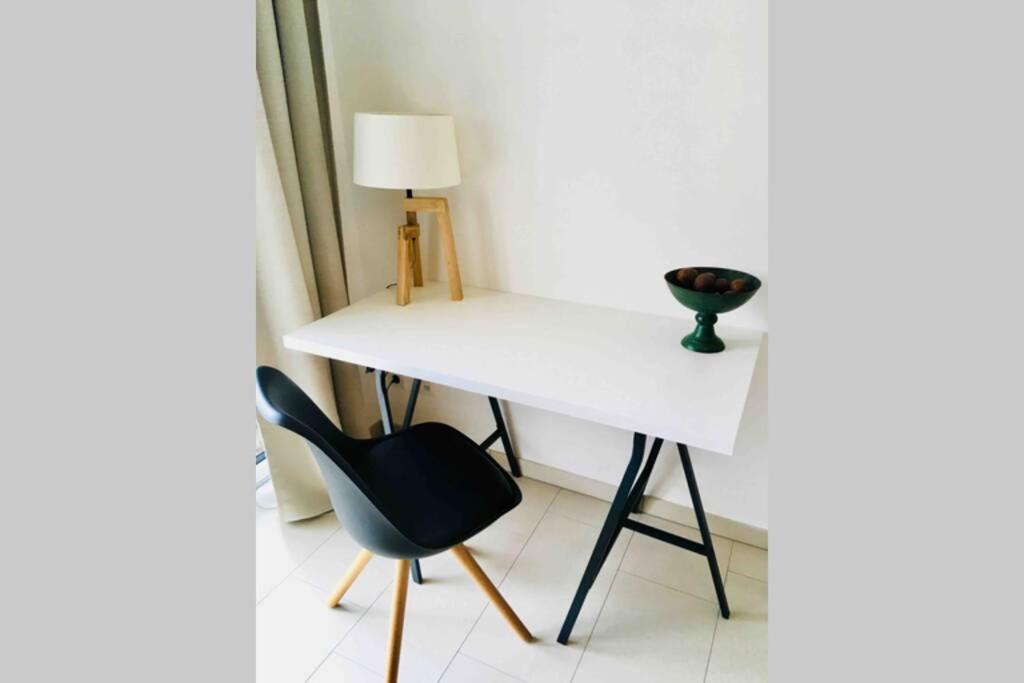 Large Family Retro Flat In City Center- Large Terrace & Garden View, Free Parking Luxemburg Exteriör bild